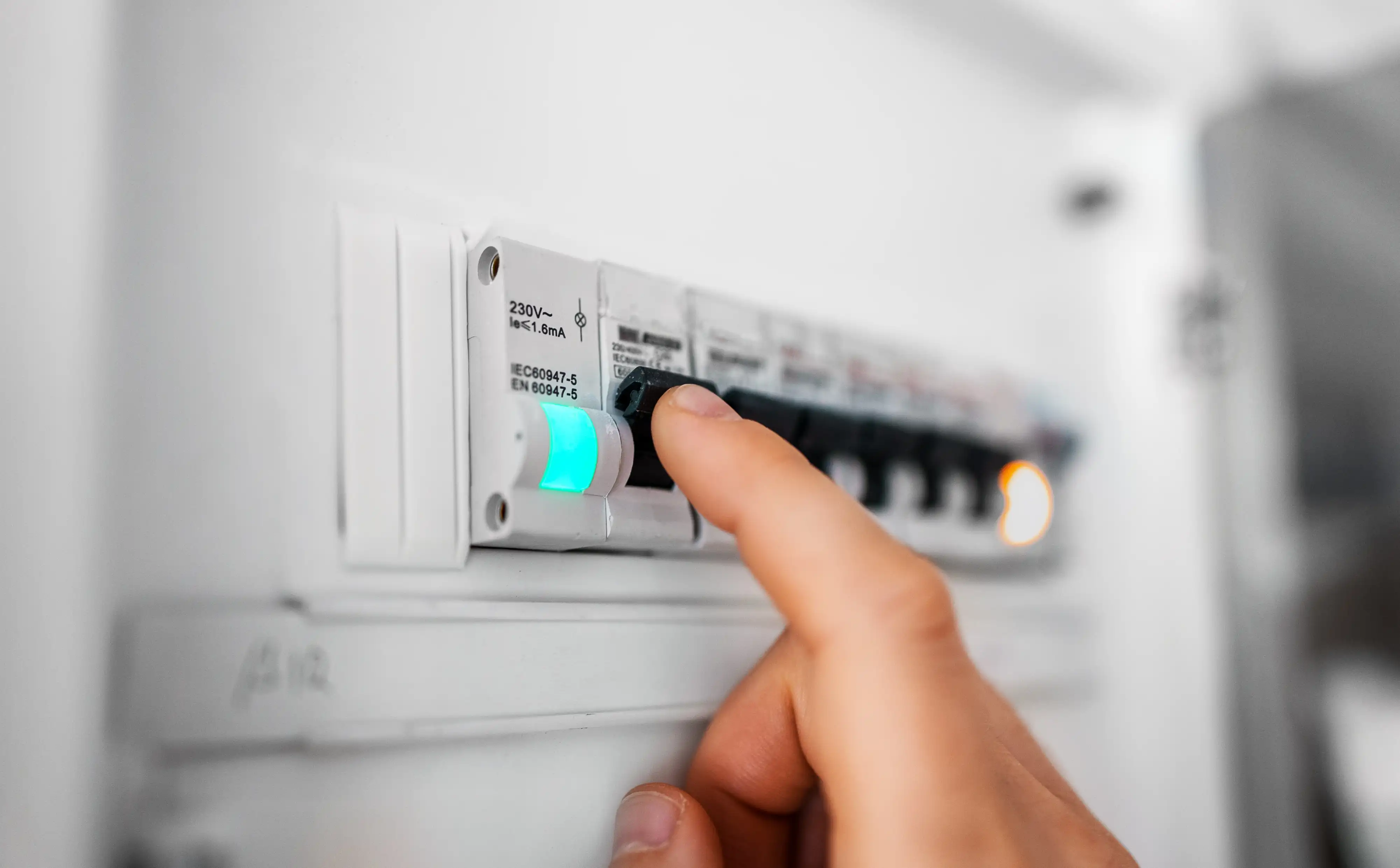 Profesjonalne instalacje elektryczne i zabezpieczenia elektryczne