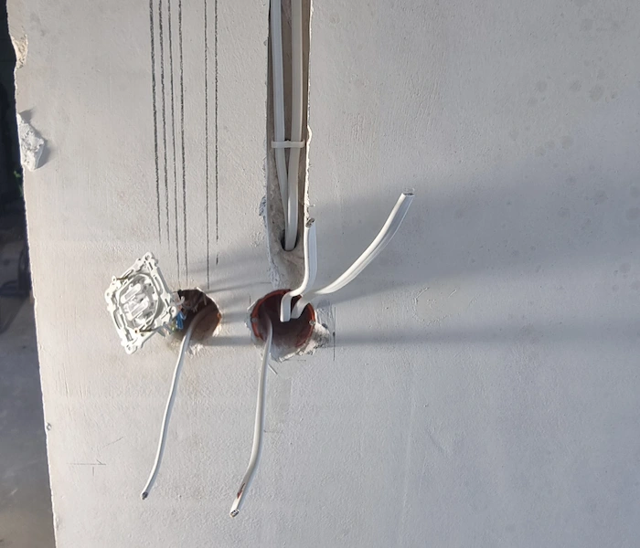 Montaż nowych obwodów elektrycznych – mieszkanie deweloperskie