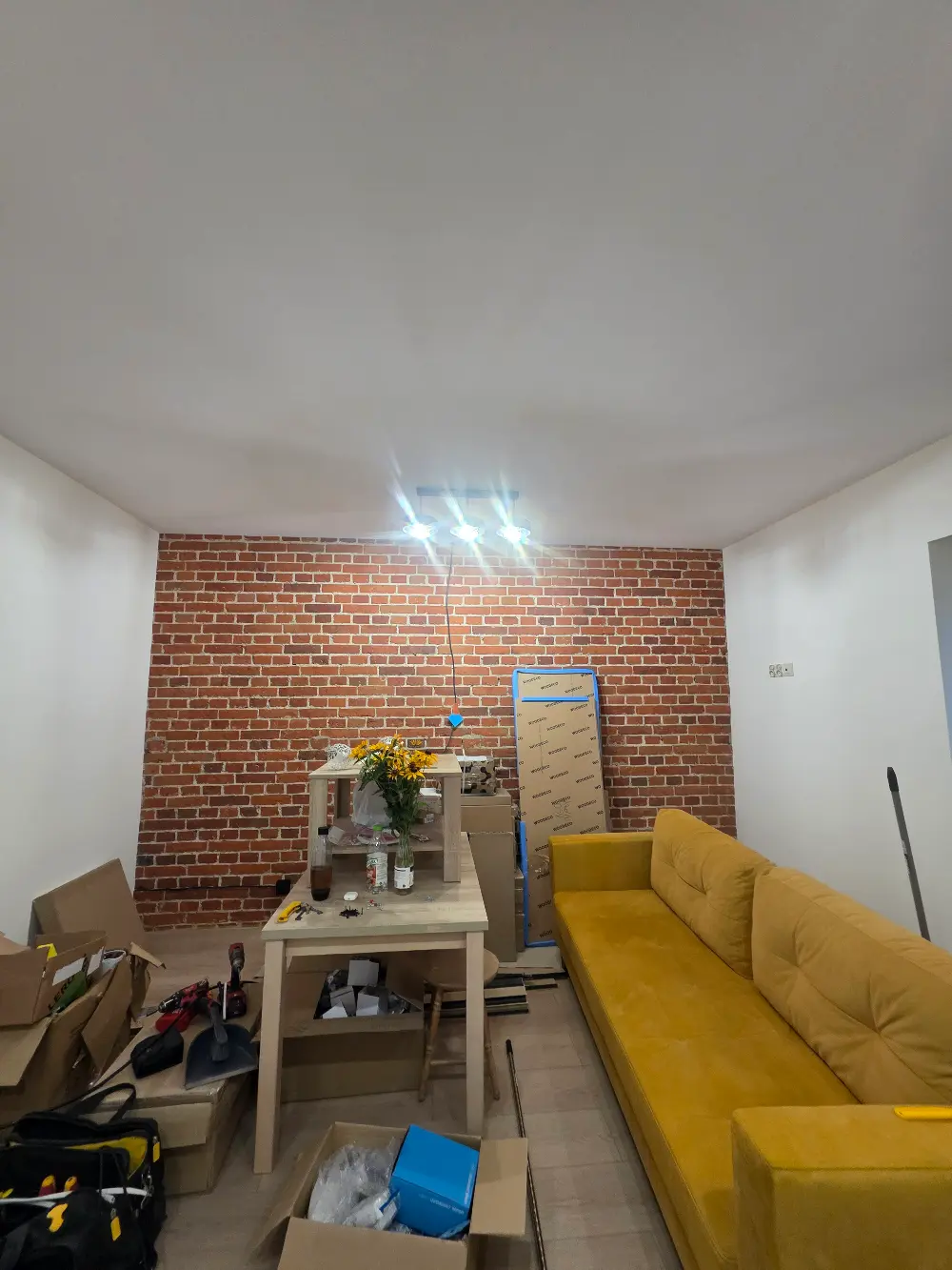 3 punktowe oświetlenie LED na suficie